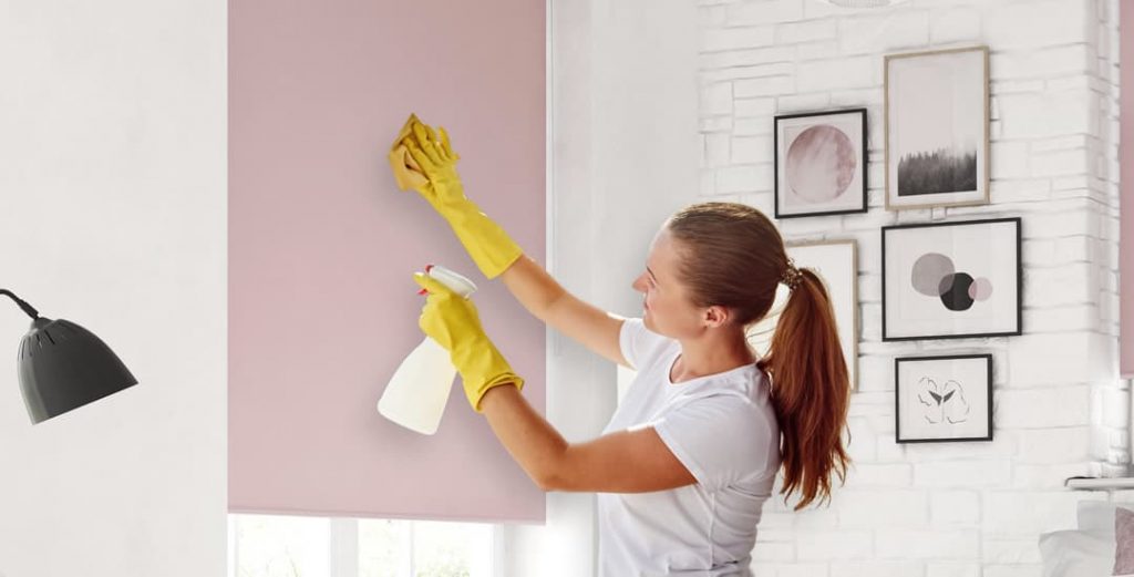 Как постирать рулонные шторы в домашних условиях
