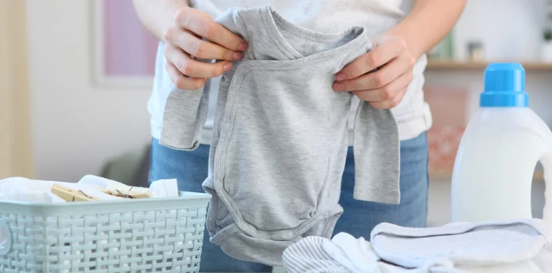 Как стирать вещи младенцев